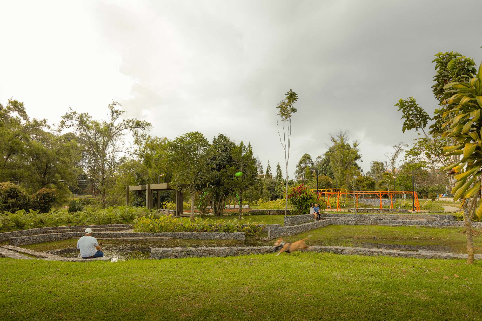 Nature-based public park where environmental education occurs through everyday interaction with water, vegetation and biodiversity.